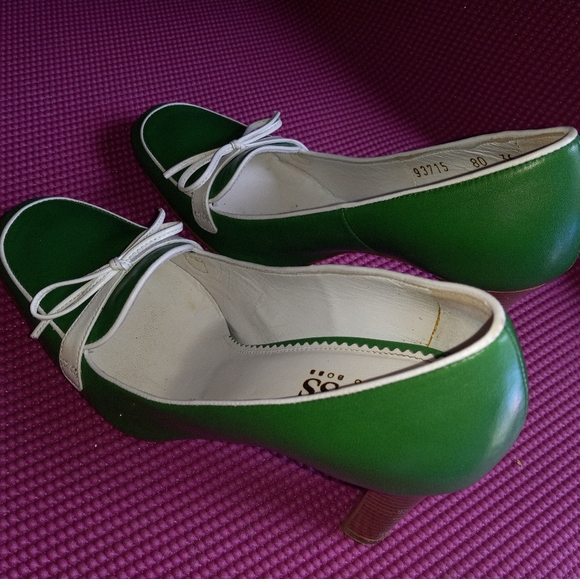 Hugo Boss size 6 green and white heels(new years deals!!!!!) - Picture 7 of 8